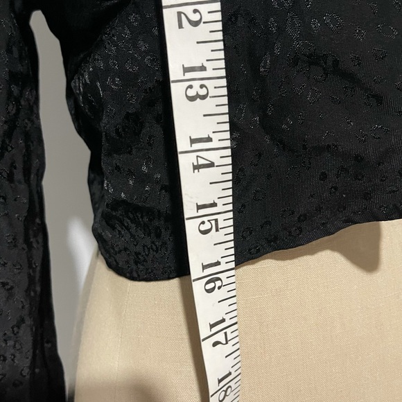 Urban romantic Open back crop long sleeve animal Print top size large - Picture 12 of 12